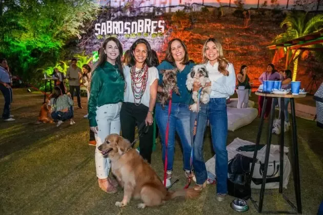 Dog Chog - Sabrosobres - Personas con sus mascotas